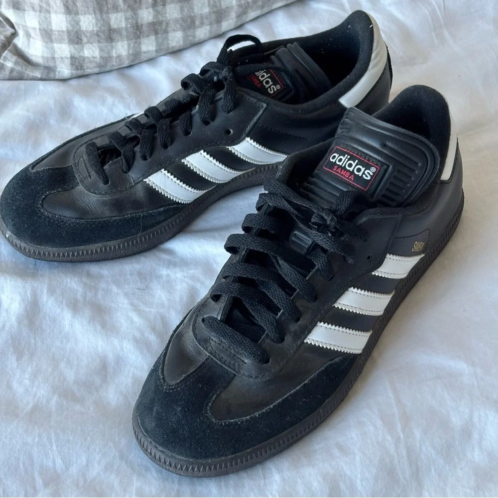 Black Sambas - Picture 2 of 3